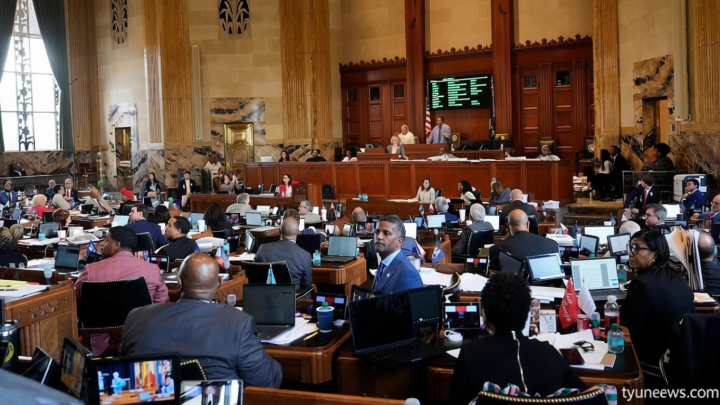 Louisiana approves new congressional map that could allow Republicans to pick up a seat, eliminates 1 majority Black district