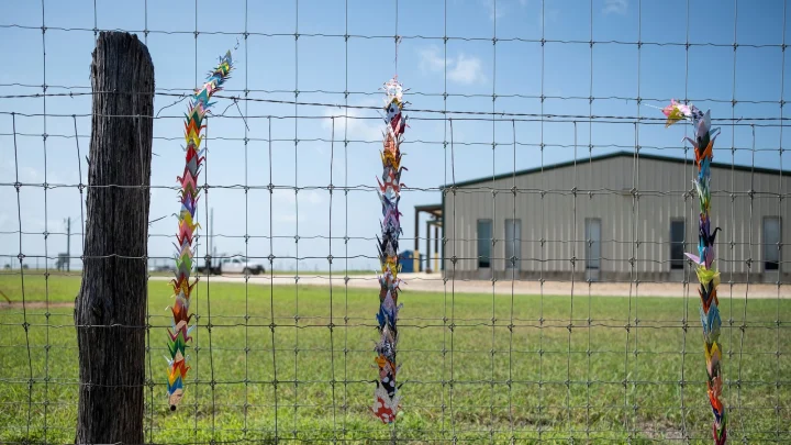 Democrats urge DHS to shut down Dilley immigration detention center