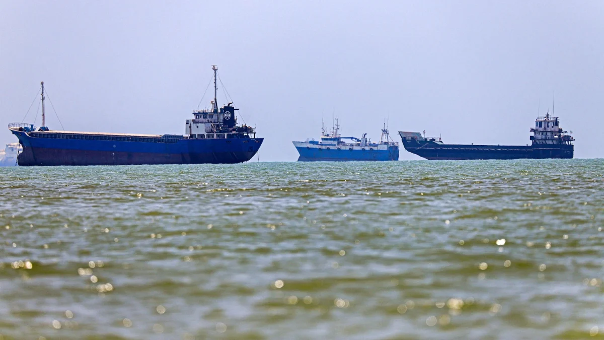 tankers-hormuz-gty-jt-260724_1784917608259_hpMain_16x9