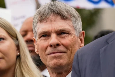 Judge dismisses Reflecting Pool vandalism case against former Olympian David Hearn