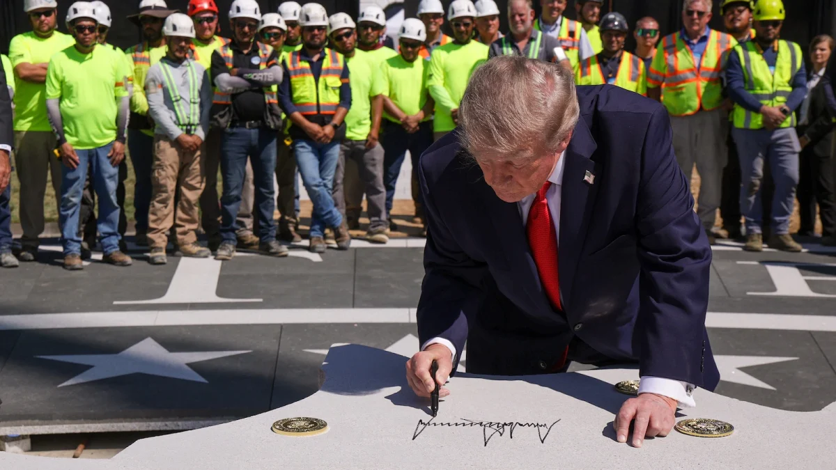 donald-trump-6-gty-gmh-260819_1787157601531_hpMain_16x9