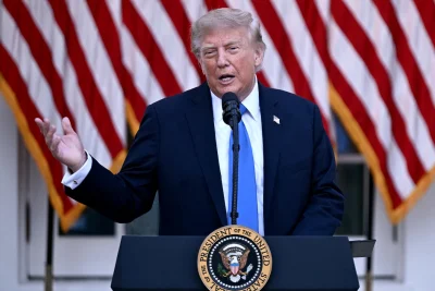 Trump ratchets up trade war, moves to ban many Canadian goods from entering US