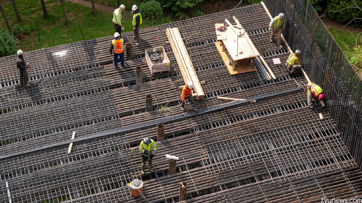 Hiring blew past expectations in August, jobs report shows